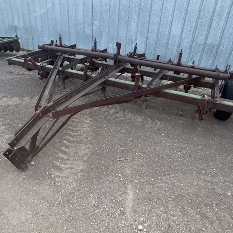 Glencoe Chisel Plow, Pull Type, 13’, (13) Shank, no Hyd Cyl