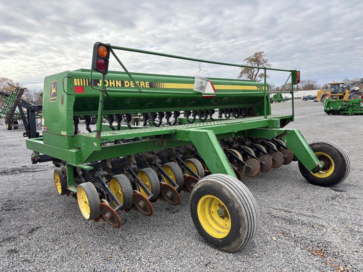 john-deere-750-image-9