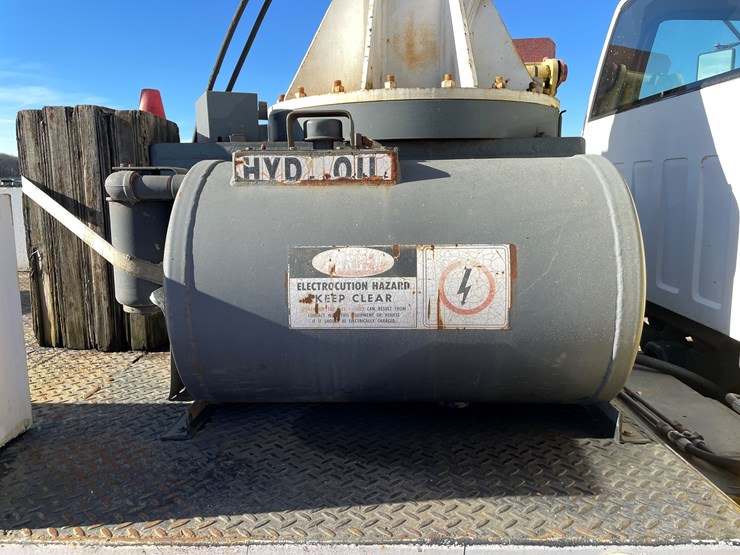 #1141-•-1995-gmc-topkick-bucket-truck-(has-mn-title)-image-17