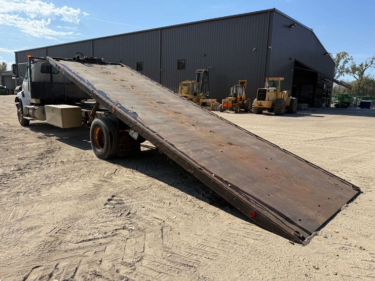 2006-sterling-rollback-truck,-101"x27'-bed,-winch,-automatic-transmission,-388k-miles,-11r22.5-tires-image-4