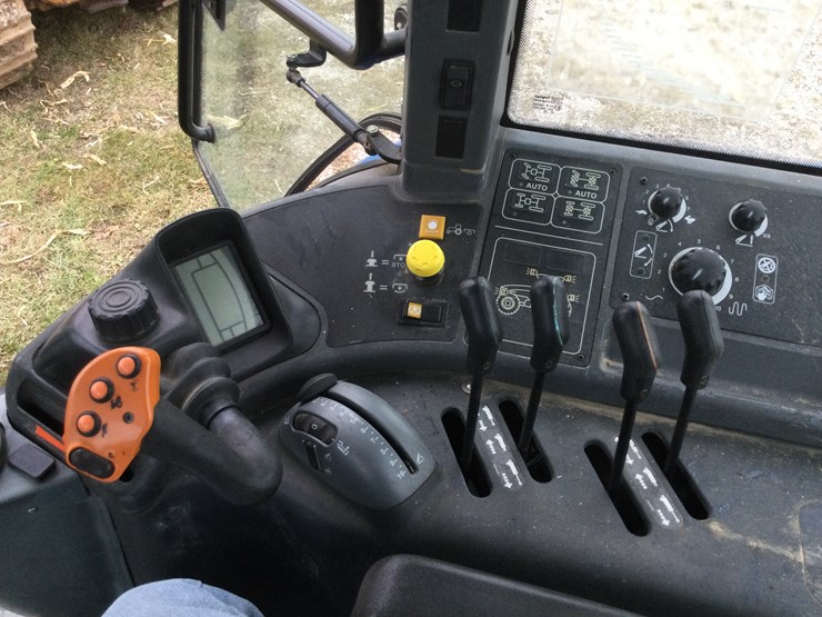 new-holland-190-image-10