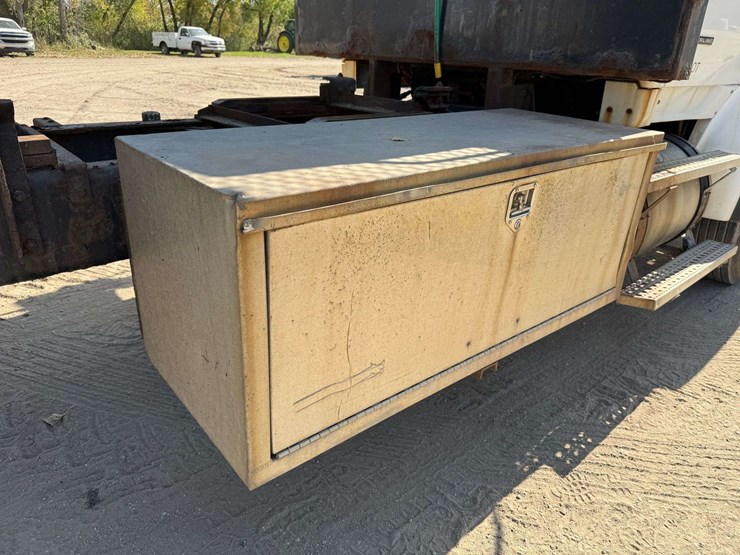 2006-sterling-rollback-truck,-101"x27'-bed,-winch,-automatic-transmission,-388k-miles,-11r22.5-tires-image-15