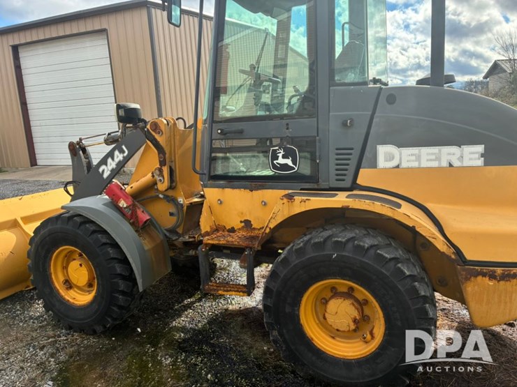 deere-244j-image-4