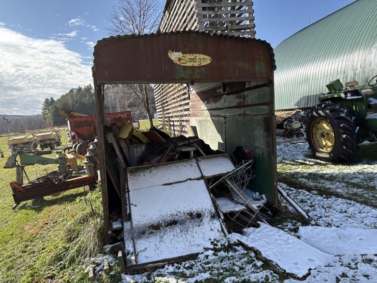 chopper-box-w/-misc.-scrap-&-contents-image-2