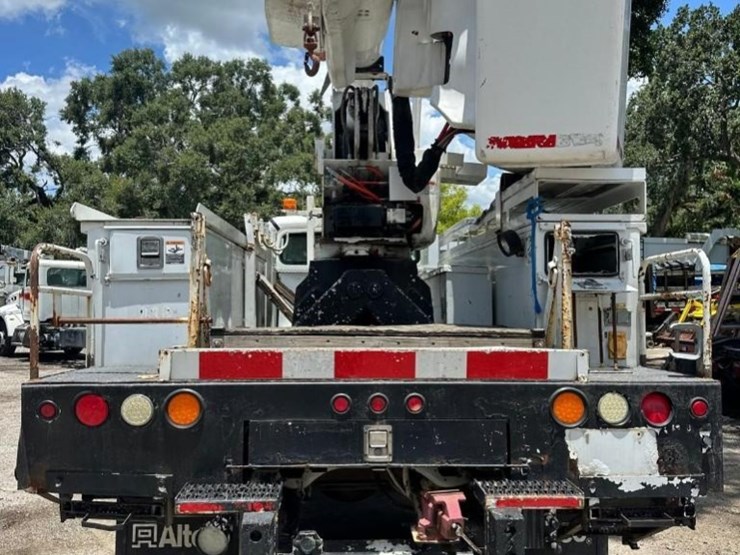 2013-freightliner-m2-106-image-4