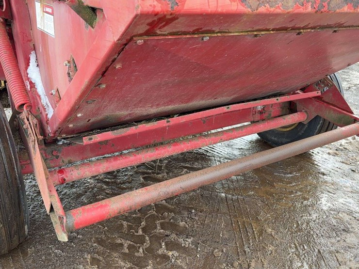 new-holland-855-image-14