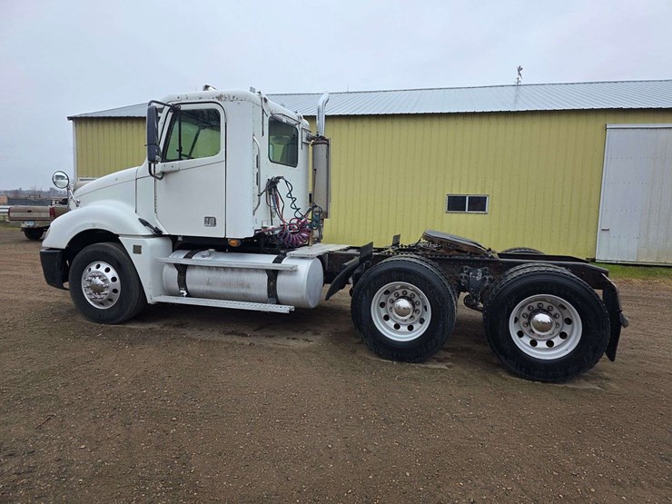 2007-freightliner-cl120-day-cab-semi,-978,000-miles,-detroit-series-60-–-14l-engine,-515hp,-10-speed-image-17