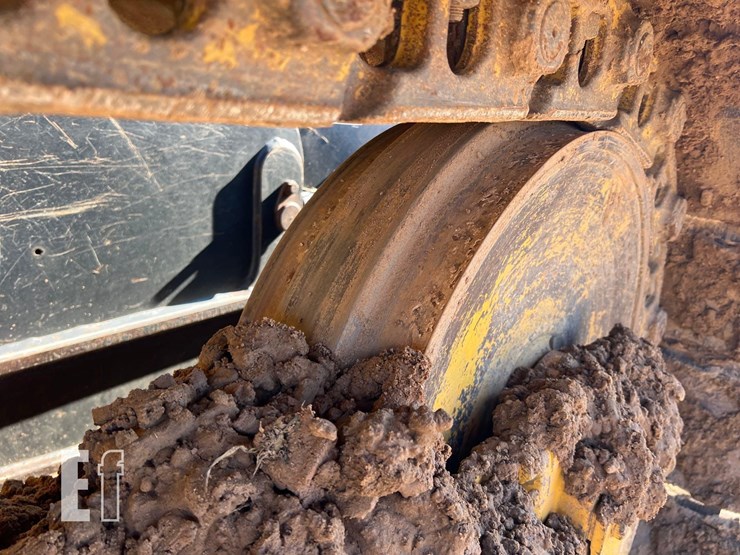 2013-deere-650k-lgp-image-16