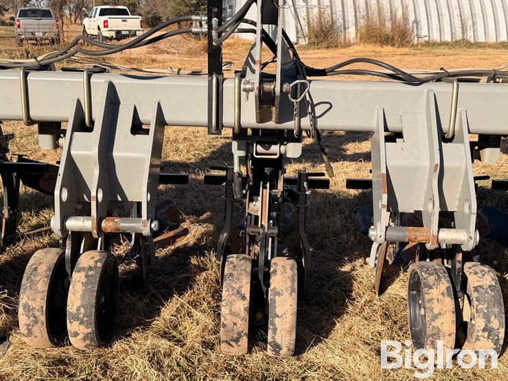 hiniker-cultipro-12r-row-crop-cultivator-image-9