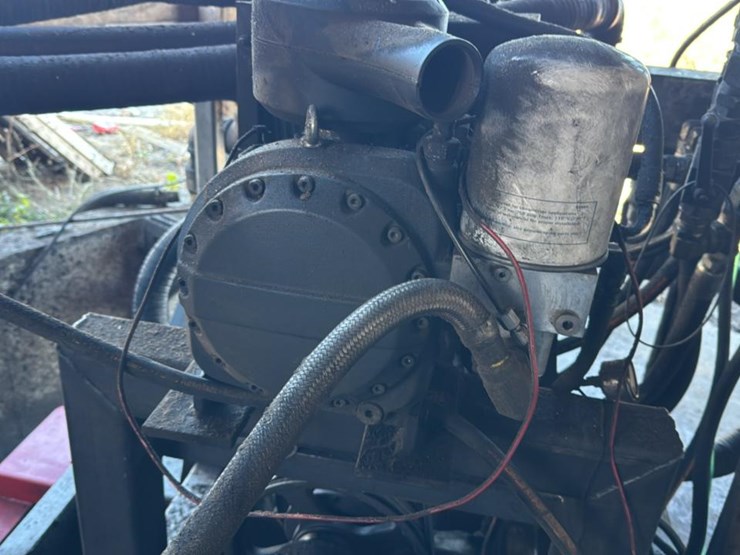 #135-•-screw-compressor-image-2