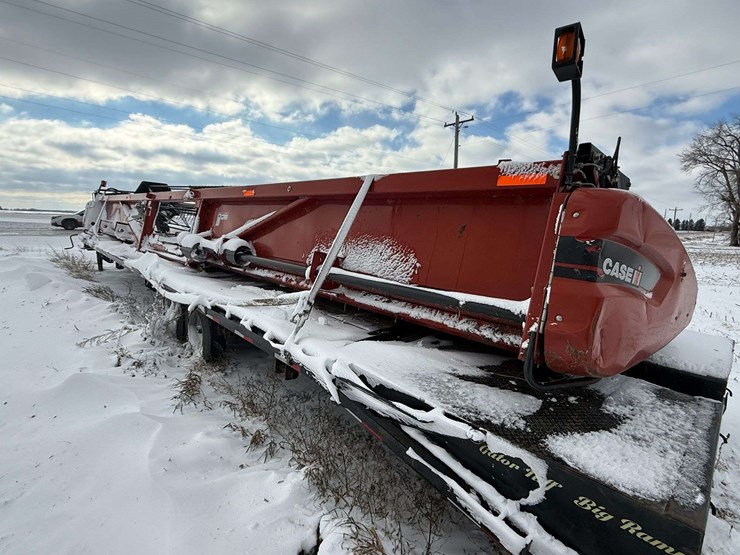 international-model-2020-flex-head,-35’-wide,-dual-drive,-*to-be-sold-for-parts,-missing-auger-image-5