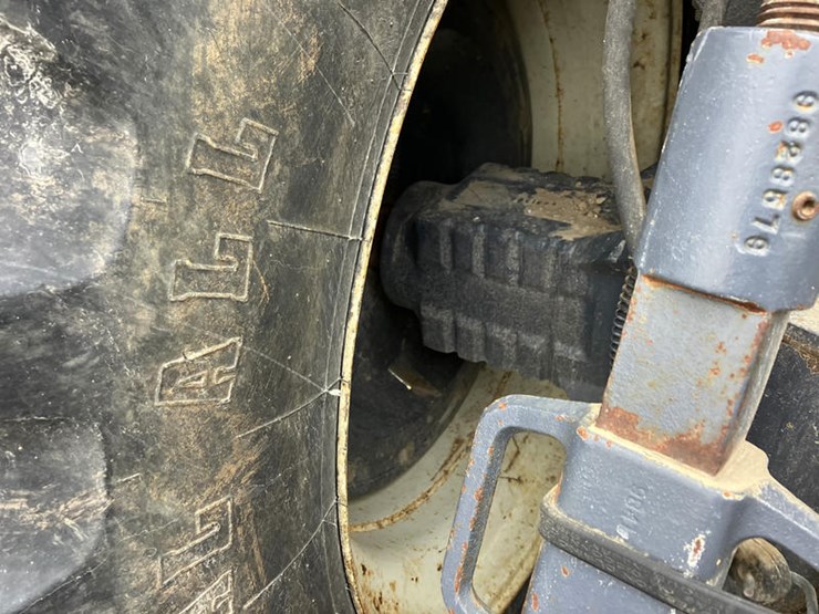 new-holland-8870-image-13