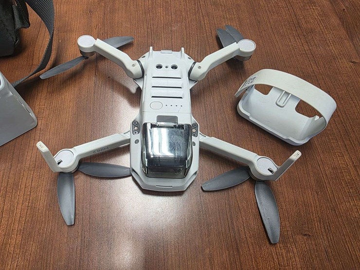 dji-mini-2-drone-with-fly-more-package,-has-3-batteries,-extra-propellers-and-tablet-holder,-only-fl-image-10