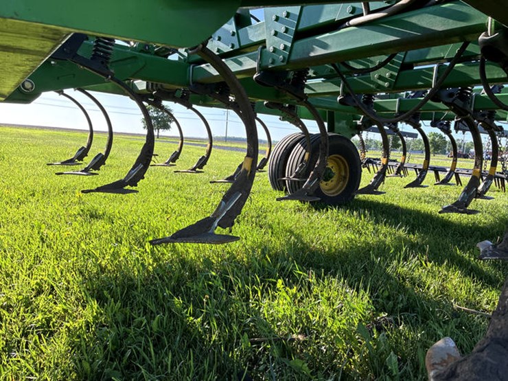 john-deere-2210-image-38