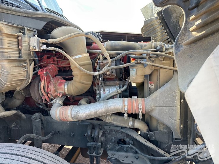 2016-freightliner-cascadia-125-image-11