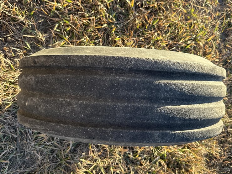 11l-15-mounted-&-unmounted-tires-image-19