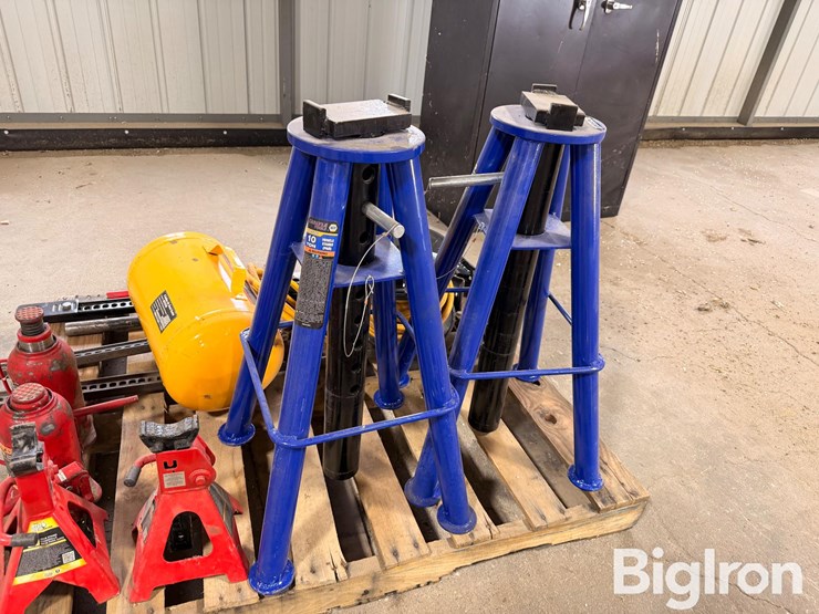 various-jacks-&-air-bubble-w/-hose-image-12