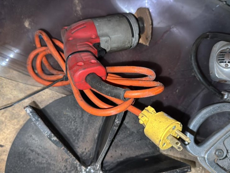 #168-•-contents-of-shelf-one-and-two*-image-18