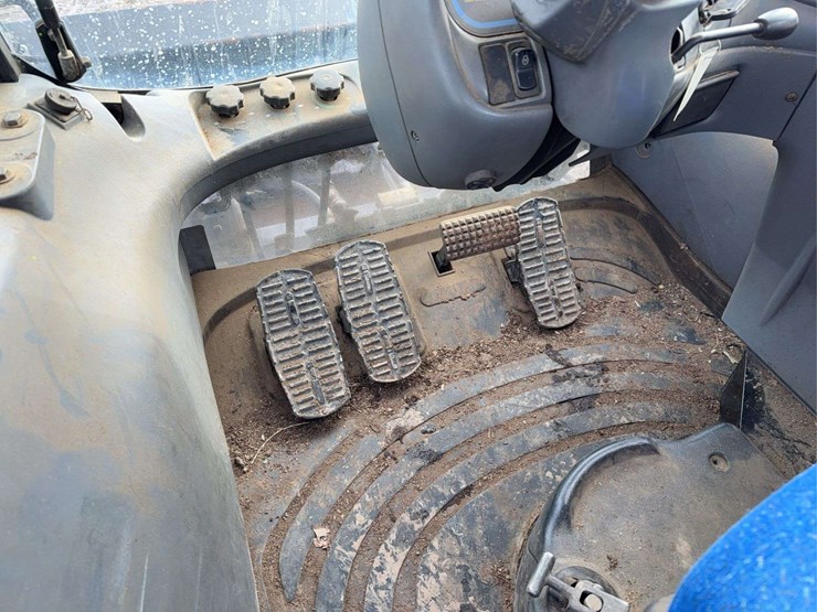 new-holland-tv145-image-39