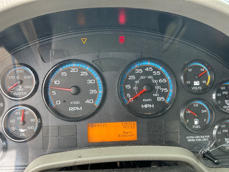 2010-international-7400-image-20