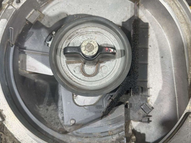 (12)-john-deere-box-e-set-meters,-come-with-corn-plates,-buying-all-for-one-money-image-3