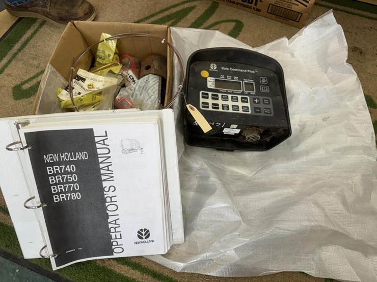 new-holland-br740-image-12