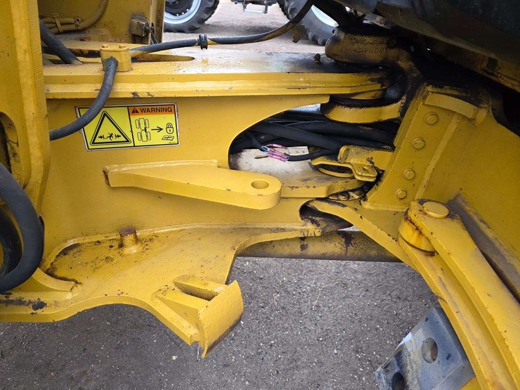 2009-caterpillar-906h-image-22