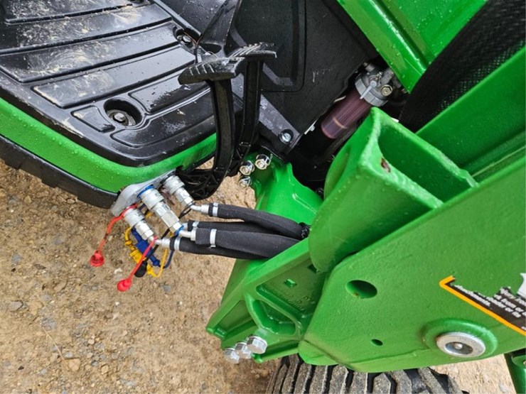 john-deere-1025-image-23