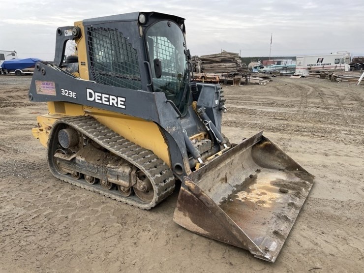 deere-323e-image-7