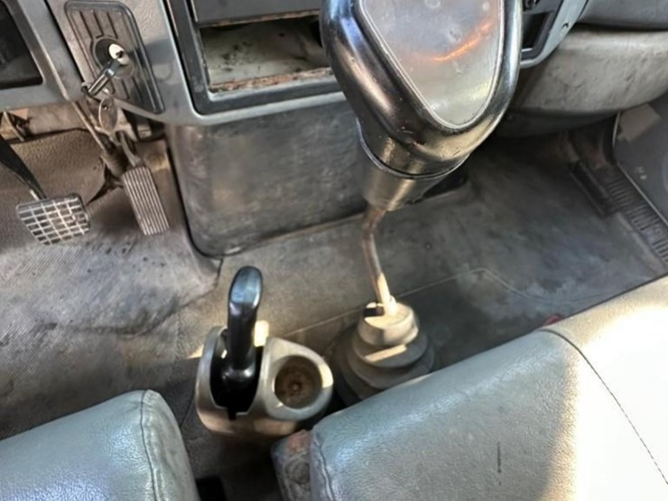 2003-international-durastar-4300-image-10