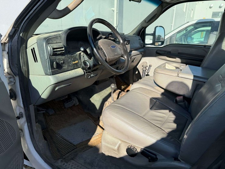 2006-ford-f550-image-28