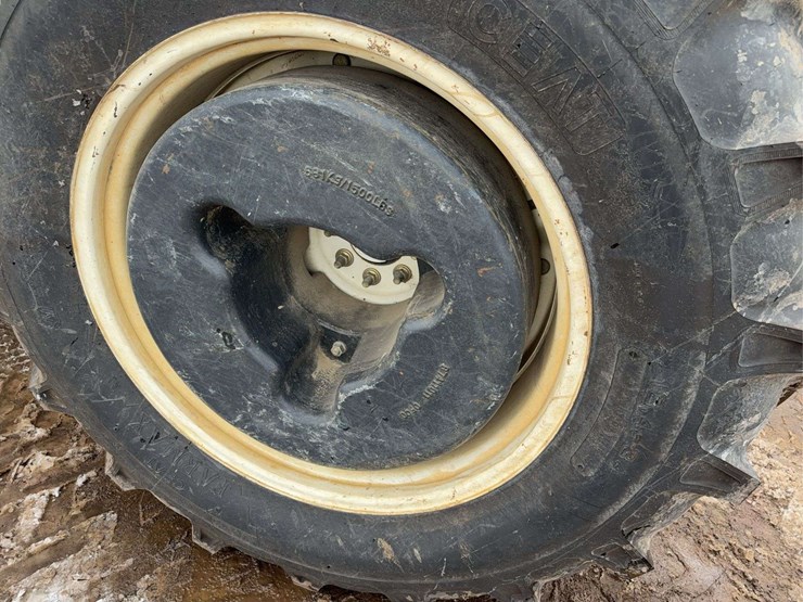 new-holland-tv145-image-6