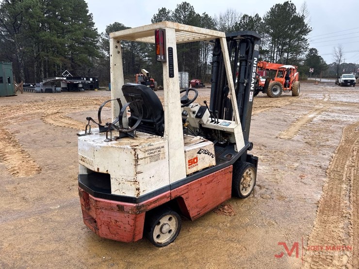 nissan-50-straight-mast-forklift-image-2
