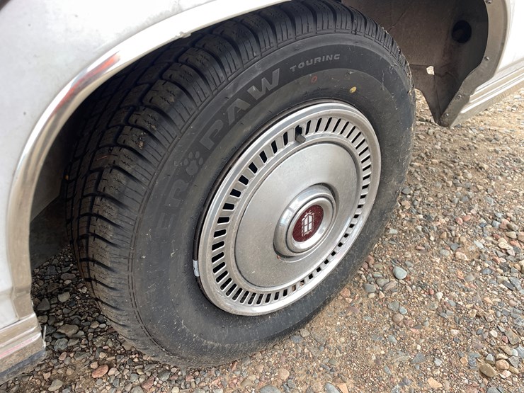 #1200-•-1986-ford-crown-victoria-**recommend-trailering**-(has-mn-title)-image-10