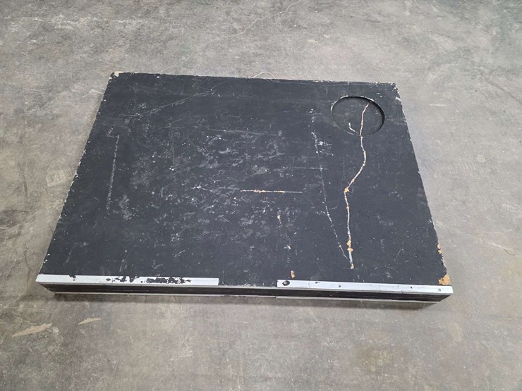 like-a-mankato-portable-fish-house,-4’-x-6’,-1-fishing-and-1-spear-hole-with-furnace-vent-image-2