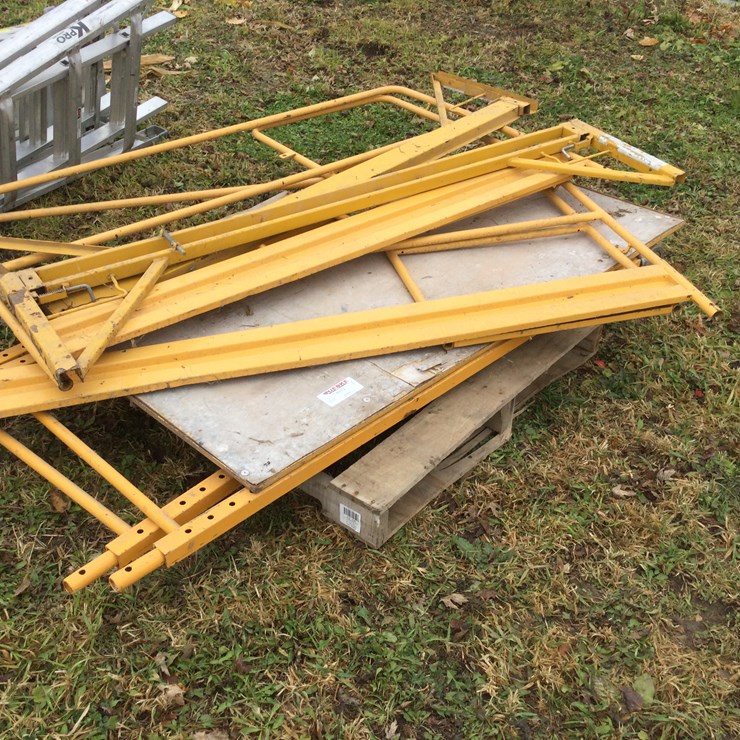 #4773 • Scaffolding on Wheels: Location: W2486 Smies Rd, Oostburg, 53070