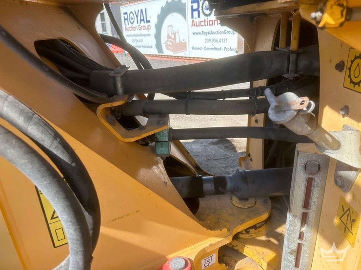 2014-volvo-l60g-image-21