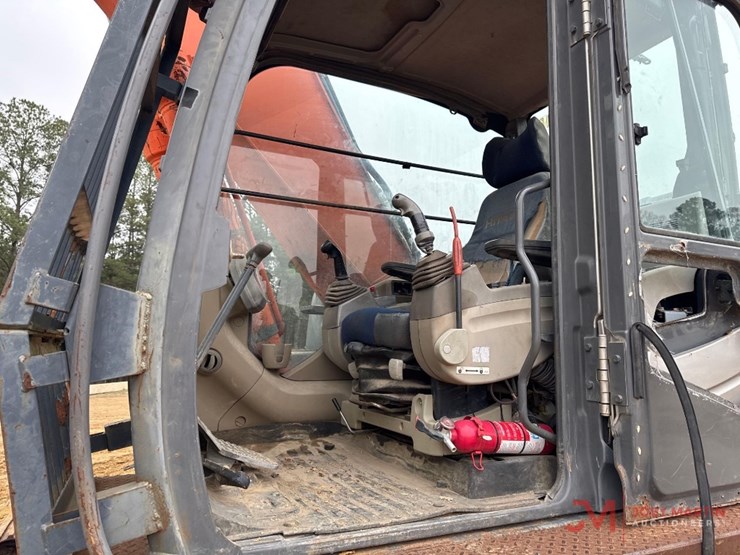 hitachi-zx240-lc-3-image-22