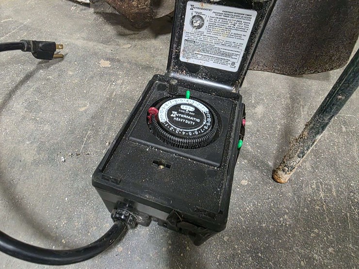 2-shovels,-shepards-hook,-post-hole-digger,-15-amp-outdoor-timer-image-6