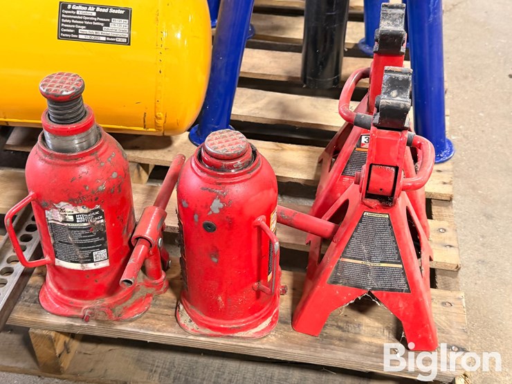 various-jacks-&-air-bubble-w/-hose-image-10