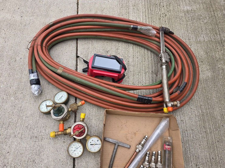 acetylene-smith-brand-torch,-hoses-and-misc,-freshly-rebuilt-regulator-and-misc-tips-image-8