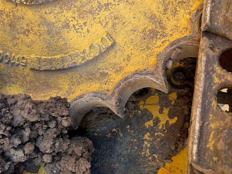 2013-deere-650k-lgp-image-14