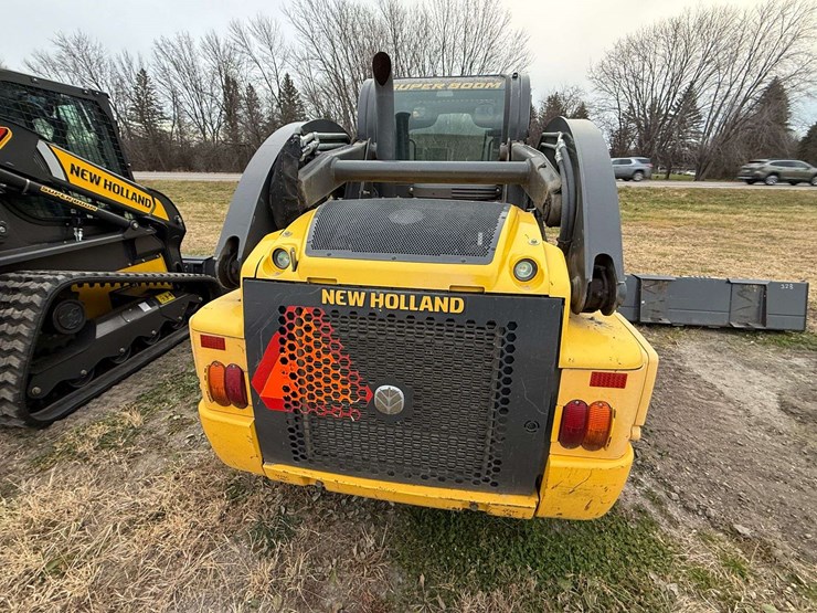 new-holland-l225-image-9