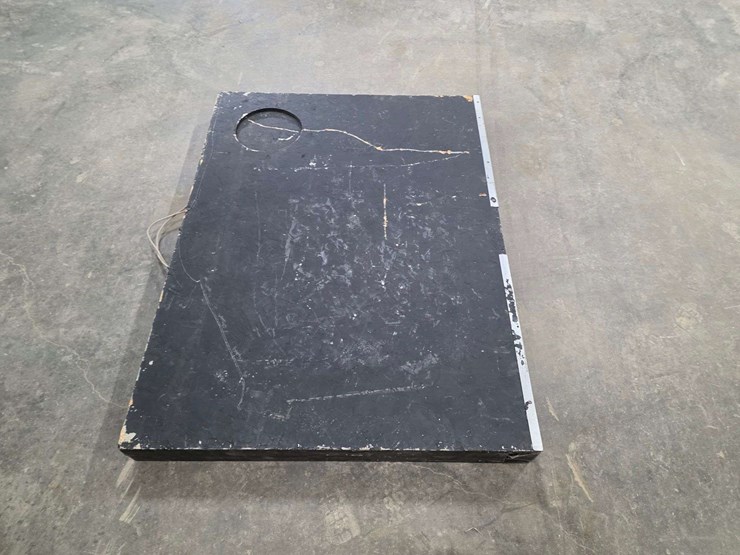 like-a-mankato-portable-fish-house,-4’-x-6’,-1-fishing-and-1-spear-hole-with-furnace-vent-image-3