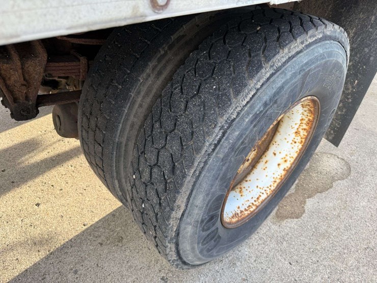 1992-international-805-box-truck,-shows-54,622-miles,-9-speed-transmission,-11r22.5-tires,-26.5’-box-image-20