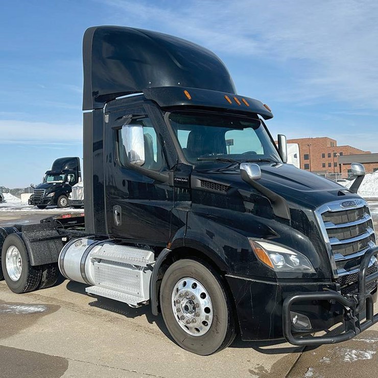 2021 FREIGHTLINER CASCADIA 116