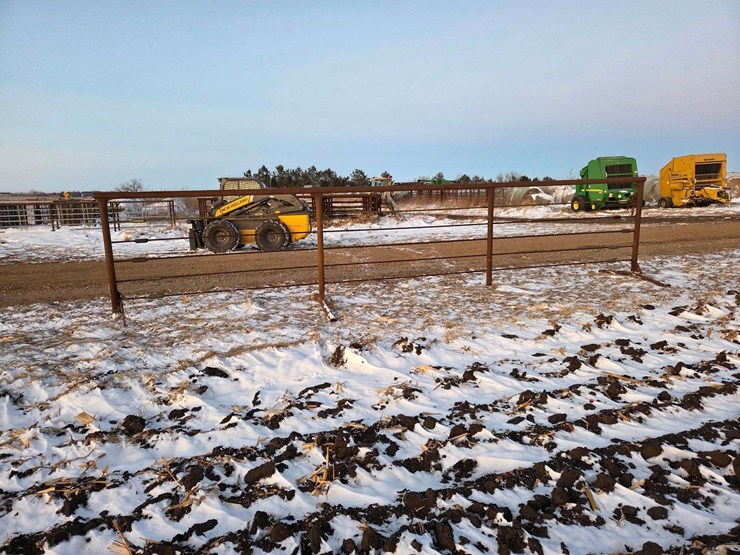 (5)-24'-free-standing-panels.-this-item-is-located-in-south-dakota,-therefore-south-dakota-sales-tax-image-3