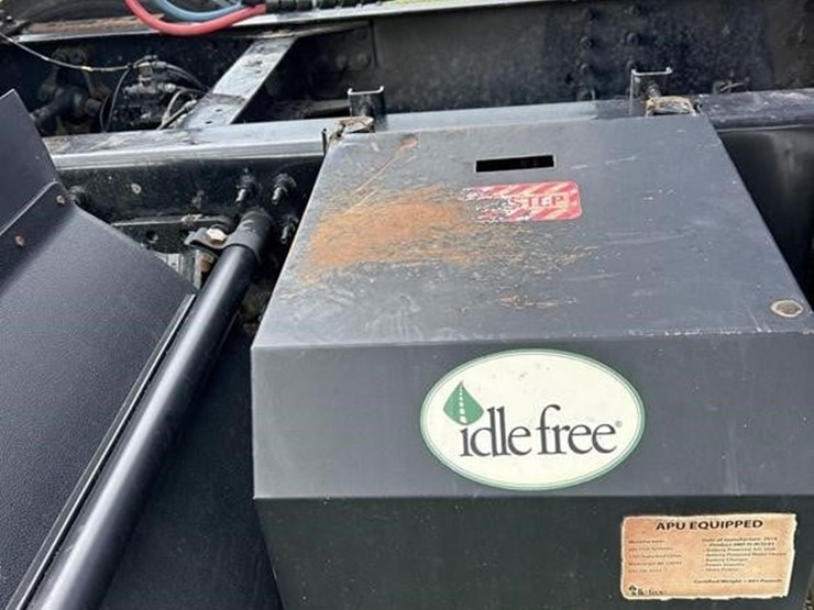 2015-volvo-vnl42t670-image-46