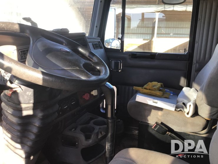 2004-kenworth-t800-image-15