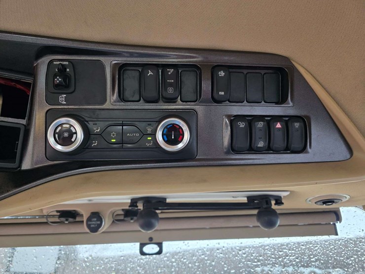 2020-magnum-250-image-45